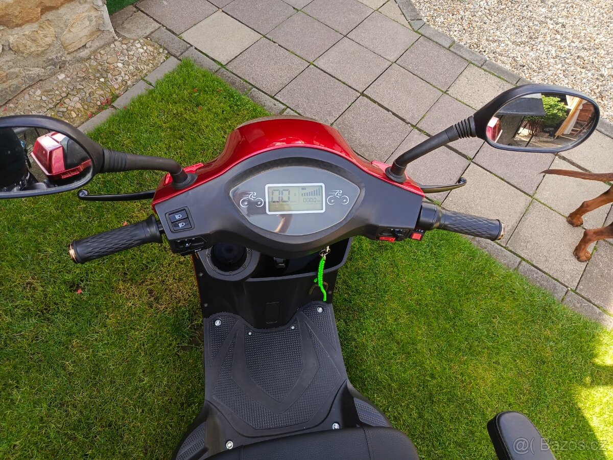 Elektrická tříkolka SELVO 31000 - 8