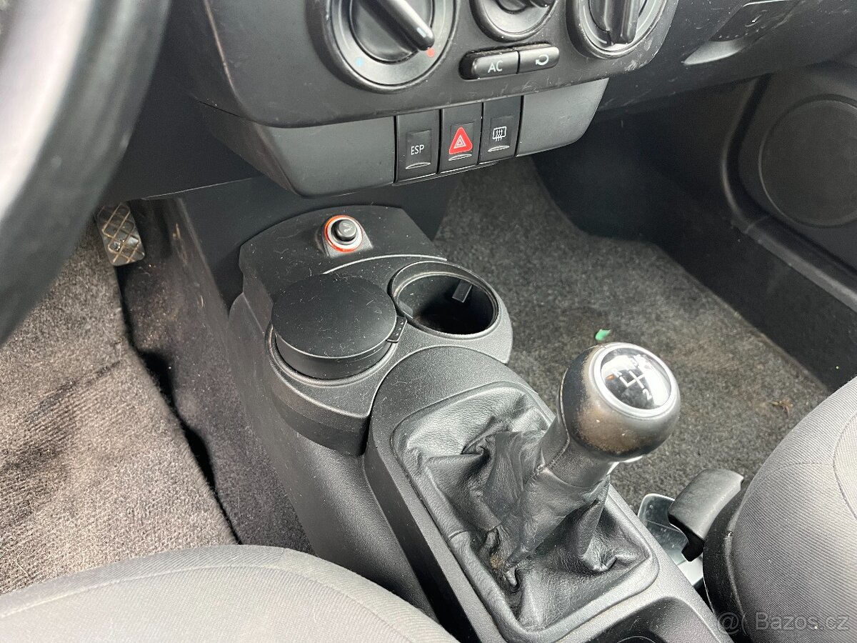 Volkswagen New Beatle 1.6i - 8