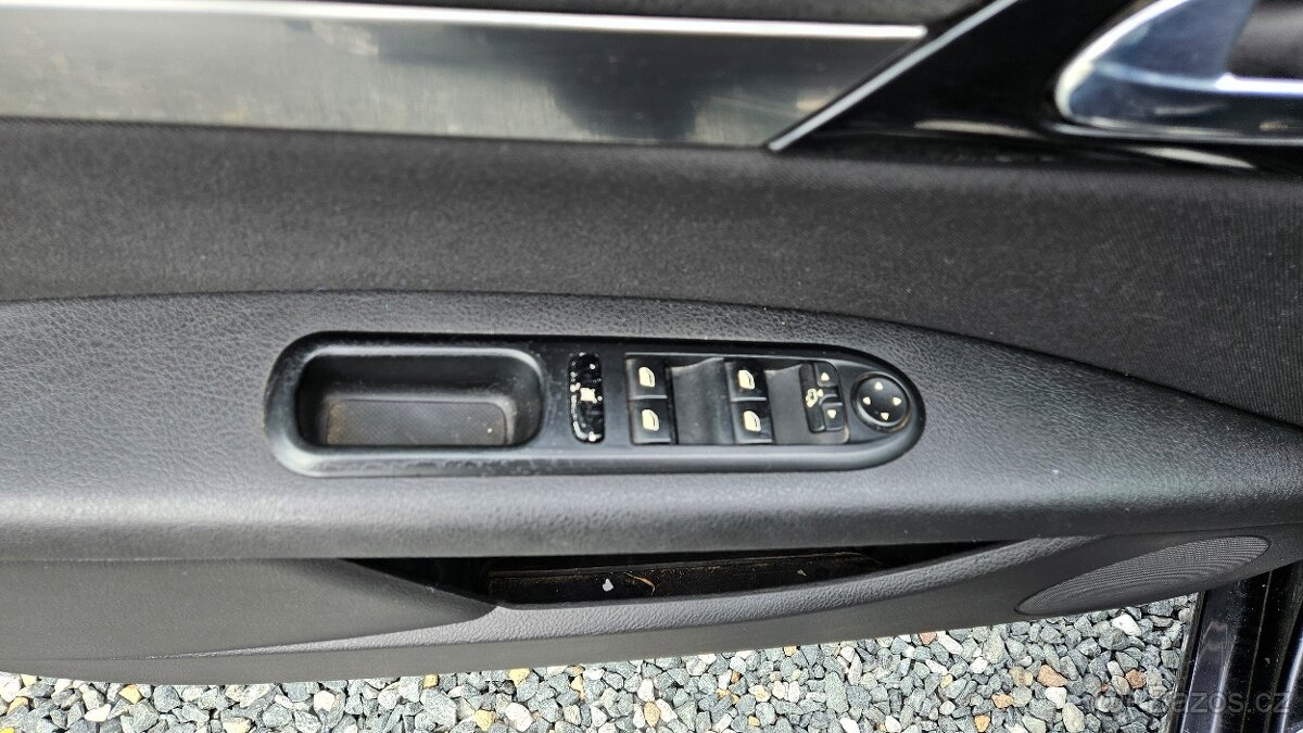 PEUGEOT 407 2,2 HDI 16V Premium Pack - 8