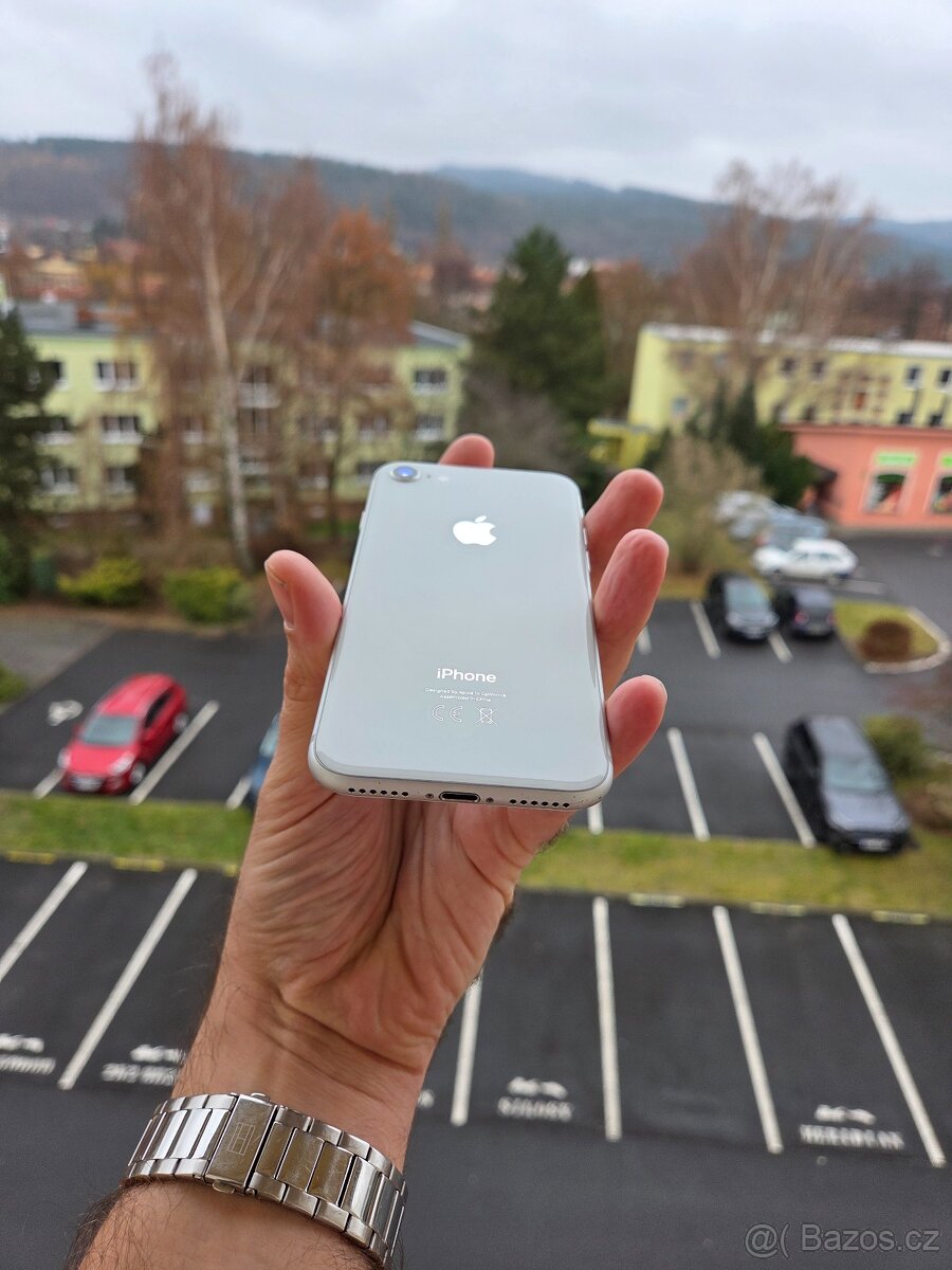 Apple iPhone 8 64GB White - baterie 100% - 8