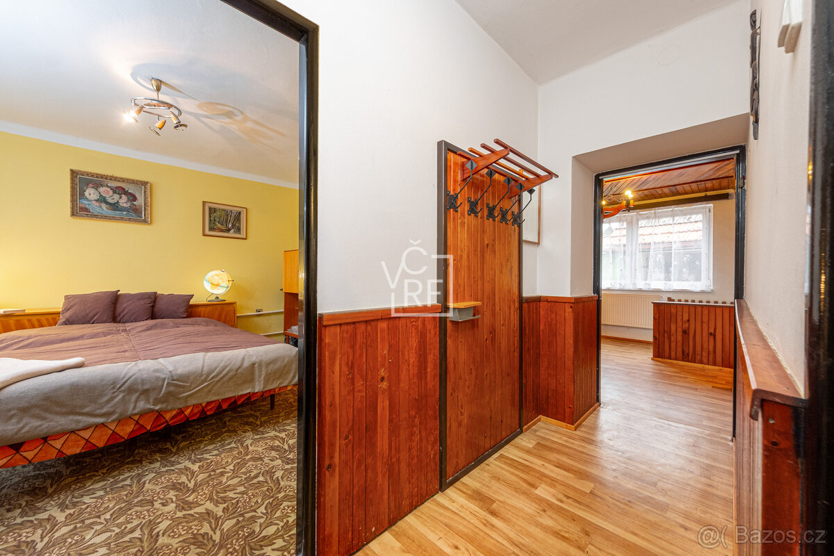 Zachovalý rodinný dům s pozemkem v obci Kořenice u Kolína - 8