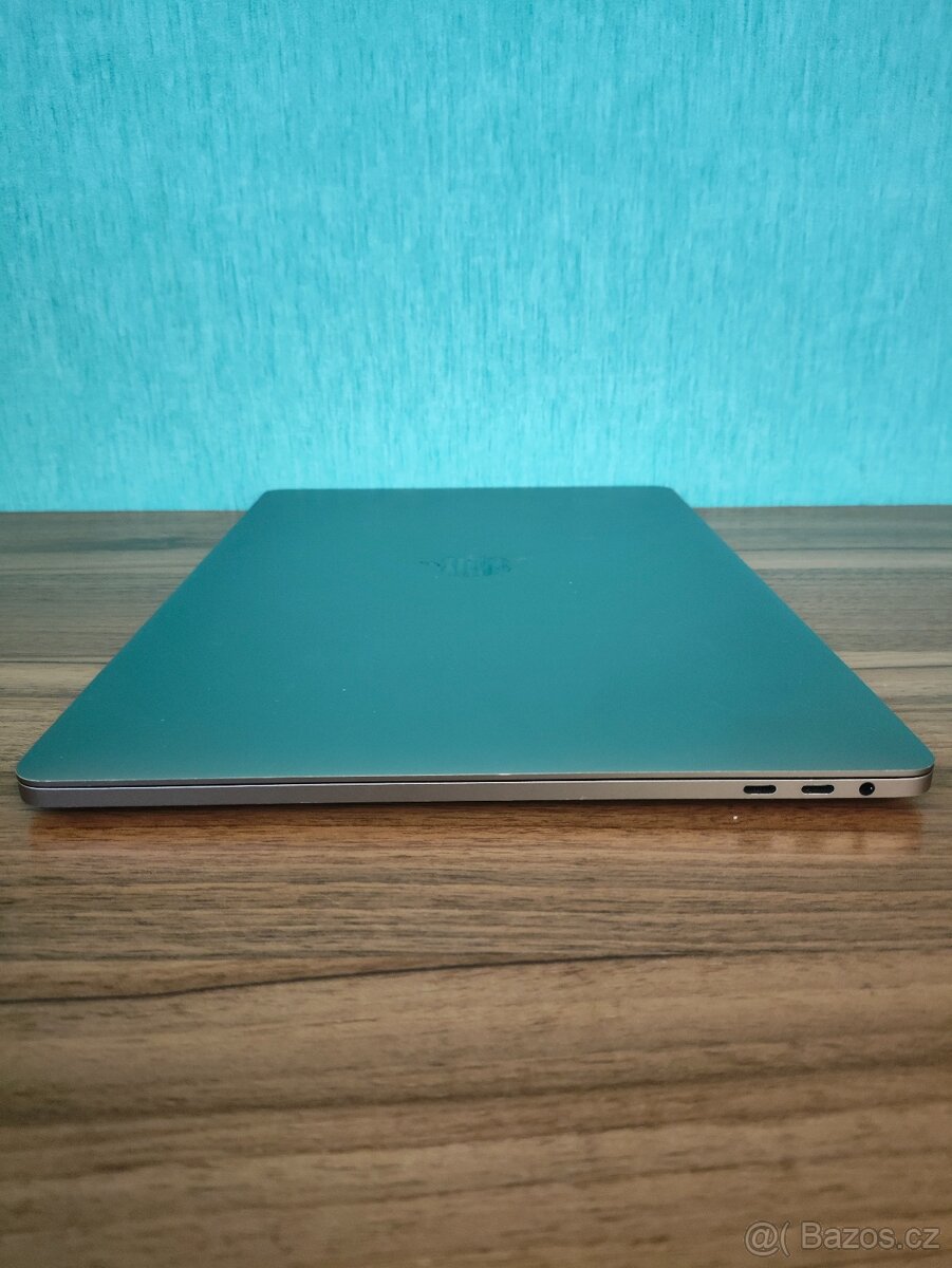 MacBook Pro 2017 15 | i7 • 16GB • 256GB SSD - 8