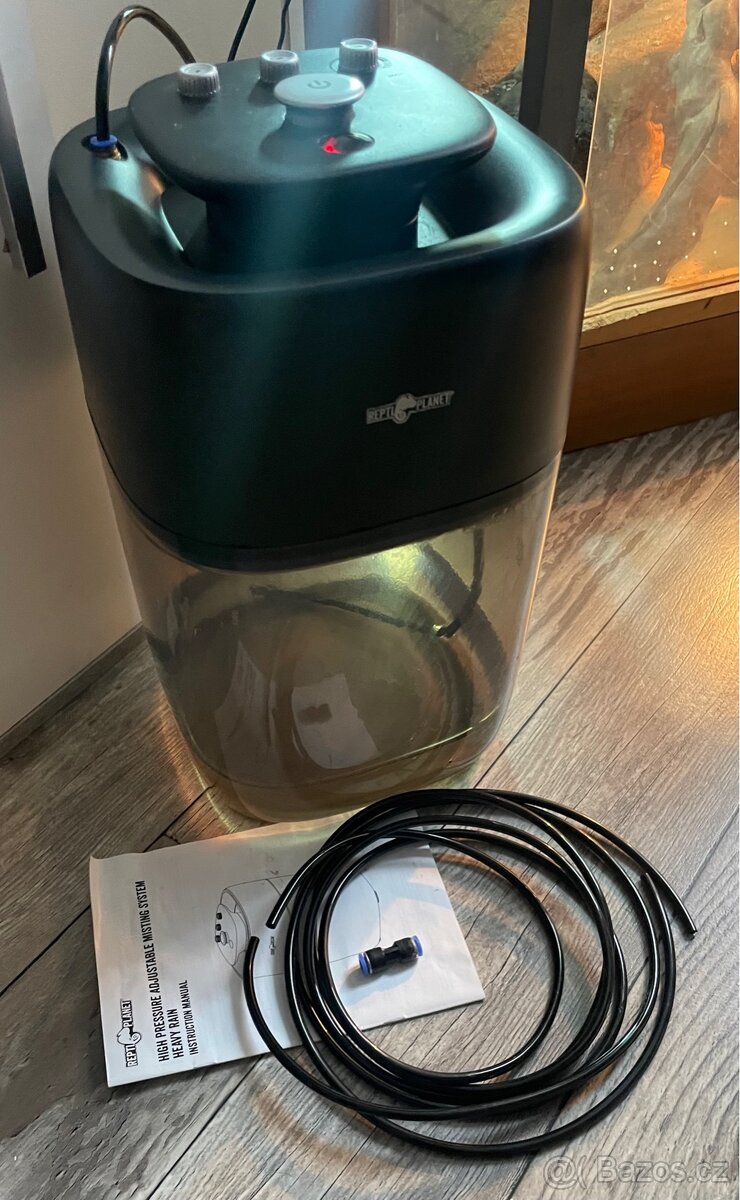 Leguán zelený + terárium a vybavení - 8