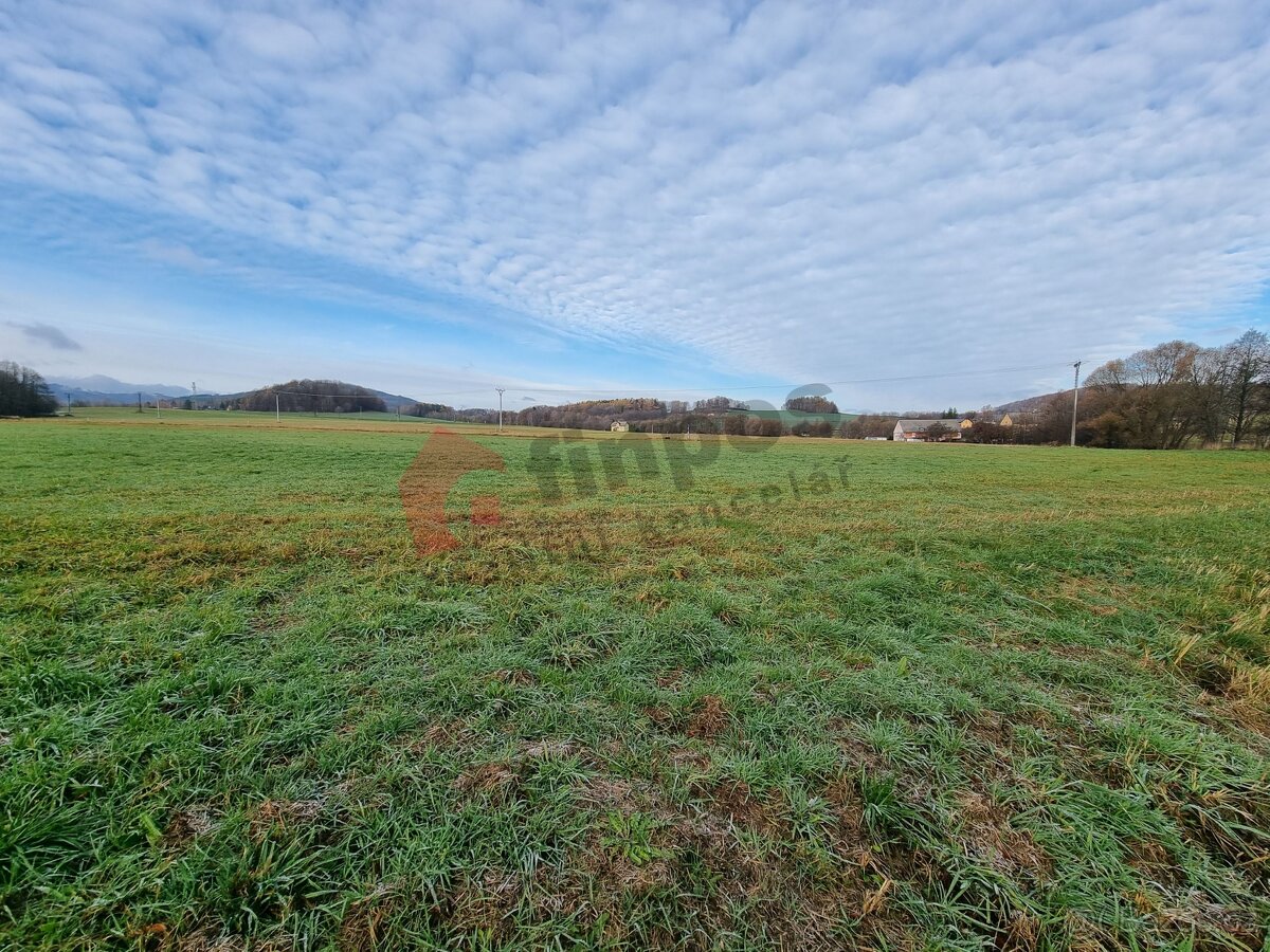 Prodej stavebniho pozemku 1614 m2 Hradec - Nová Ves, okres J - 8