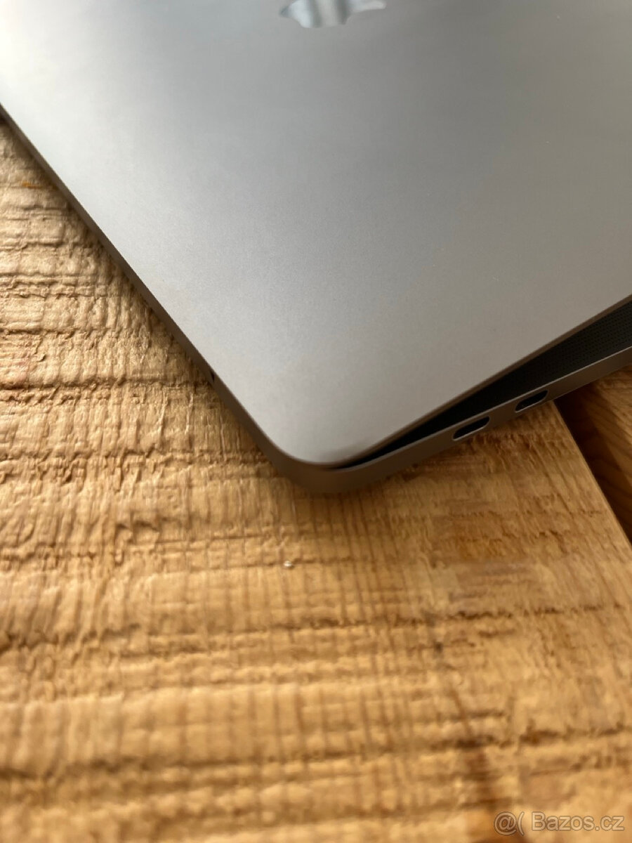 MacBook Pro 13" 2020 M1 / 16GB / 512GB - 8