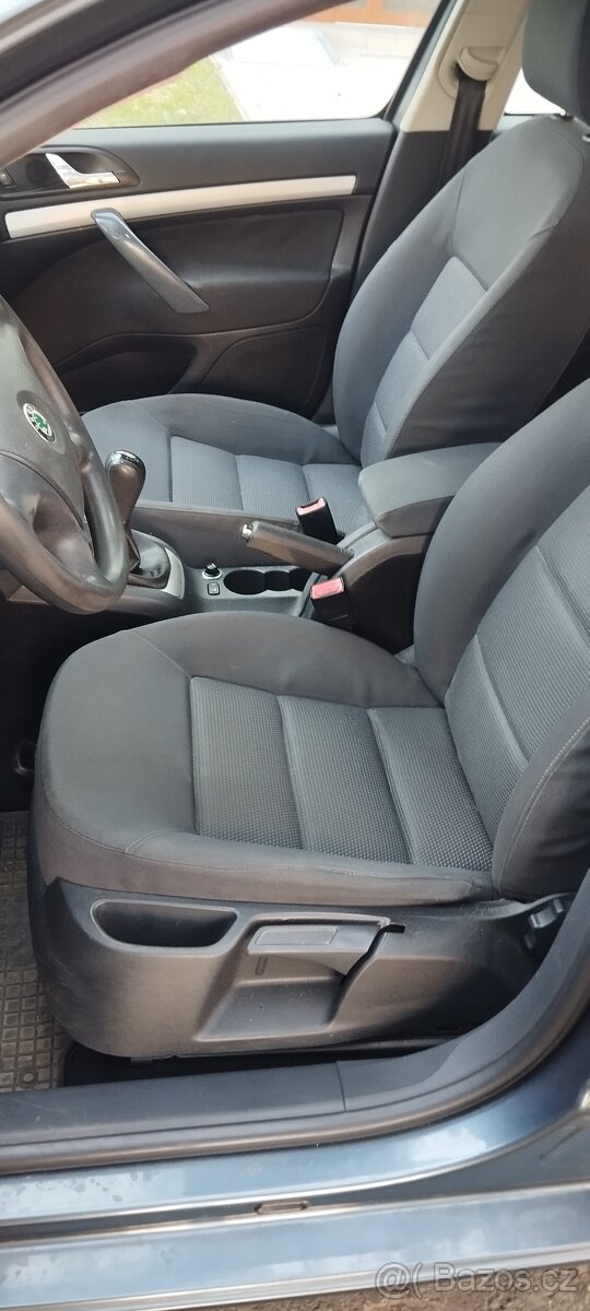 Škoda octavia 2 1.6 FSI - 8