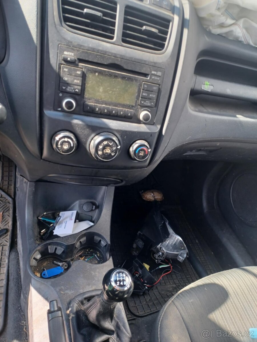 Rozpredám Kia Sportage 2.0 16v 4WD 104kw G4GC - 8