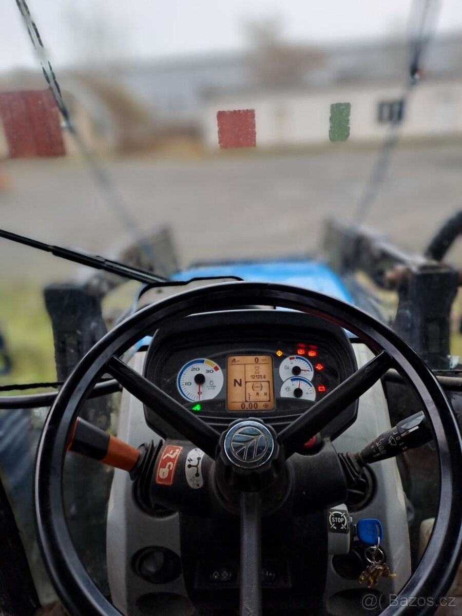 Traktor s lesnickou nástavbou New Holland T5.95 - 8