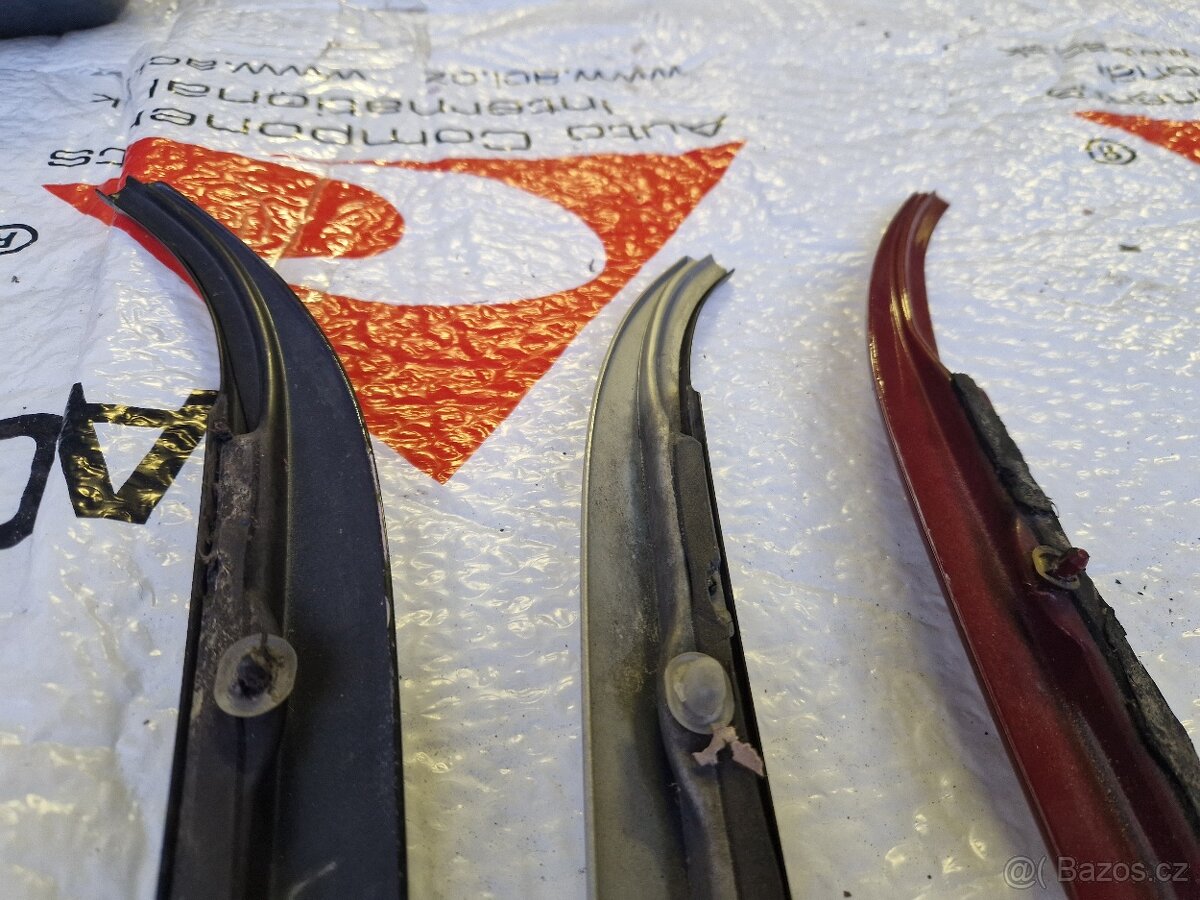 BMW e30 lišty kolem oken - 8