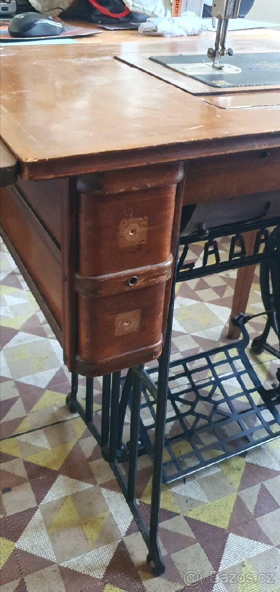 Šlapací šicí stroj Lada - 8