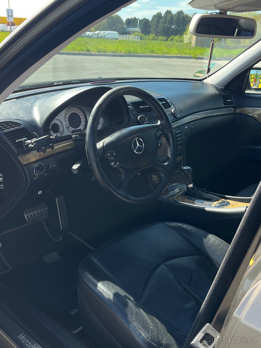 Mercedes E320 - 8