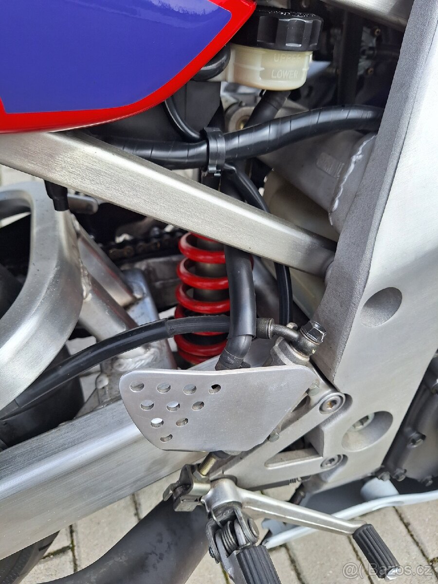 Honda cbr 900rr sc33 - 8