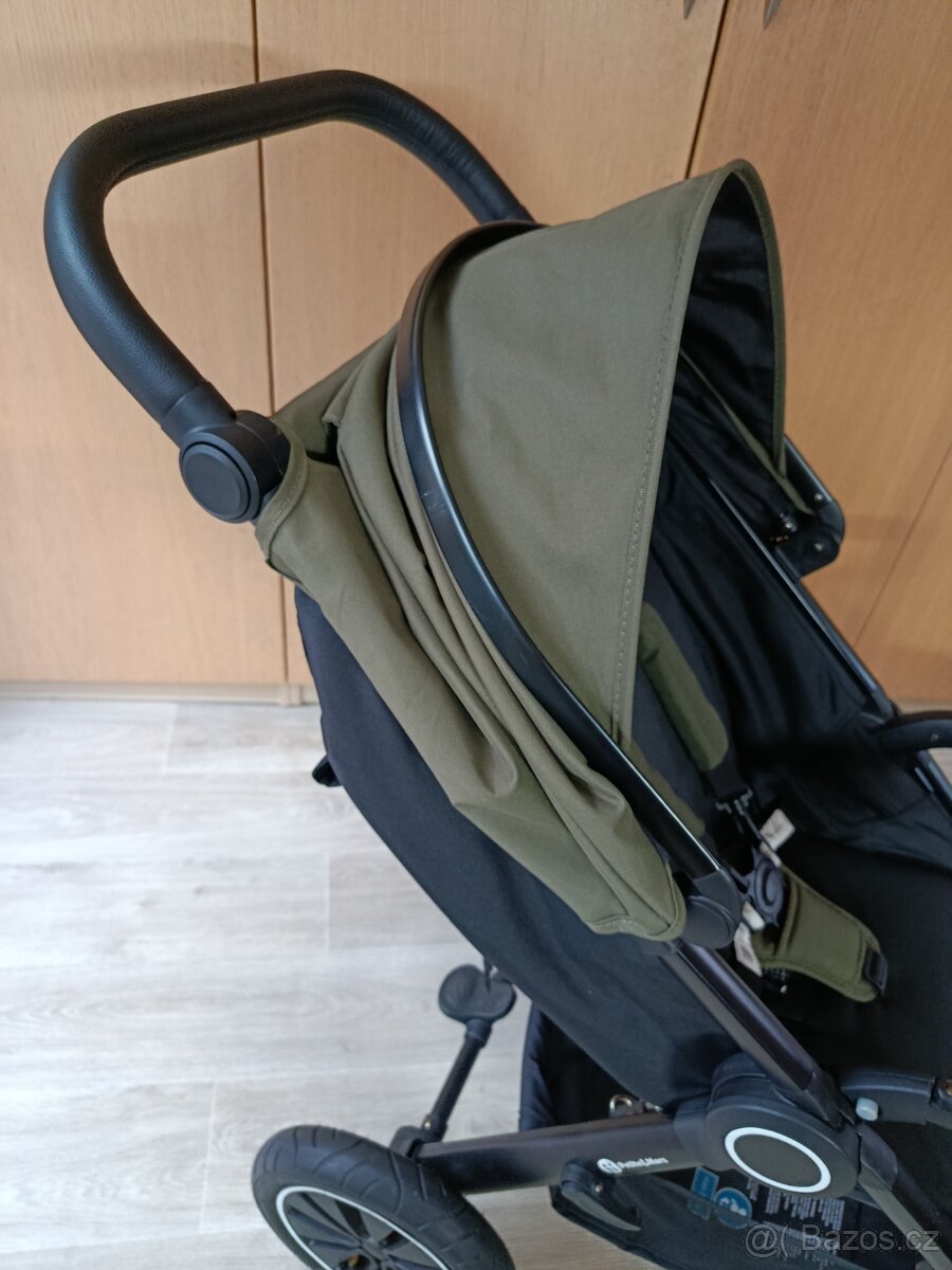 Kočárek Petite mars street - 8