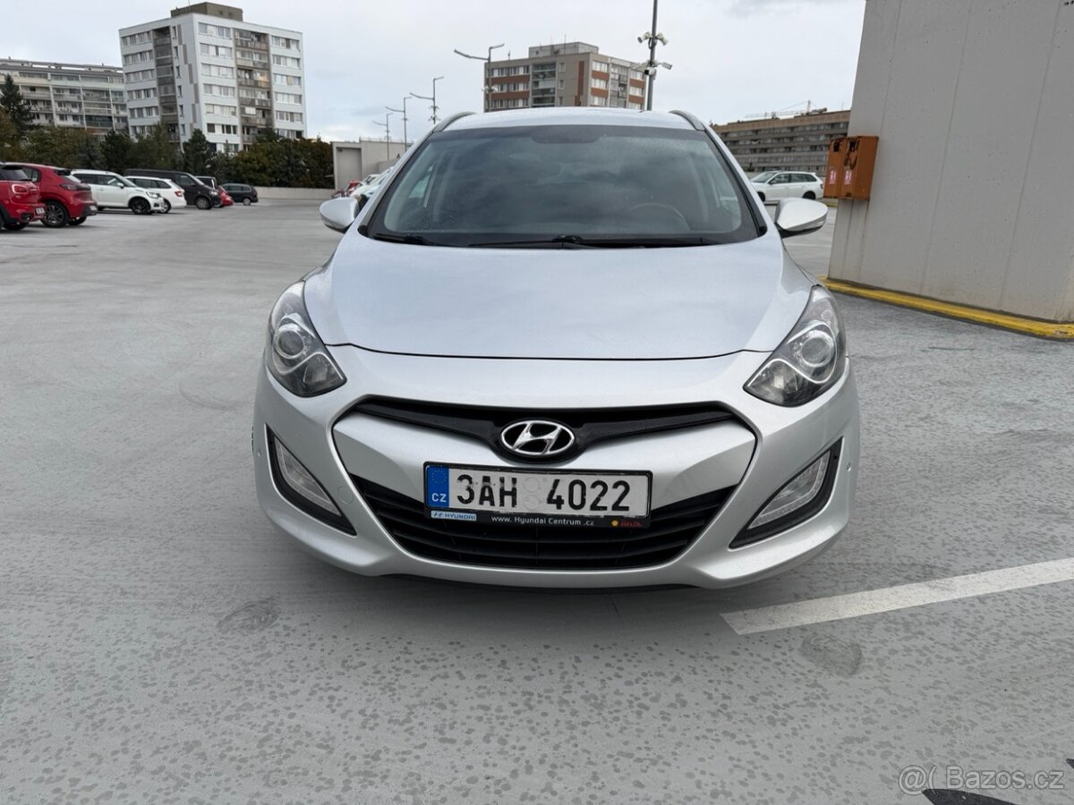 Hyundai i30 1.6 CRDi/81kW Trikolor - 8