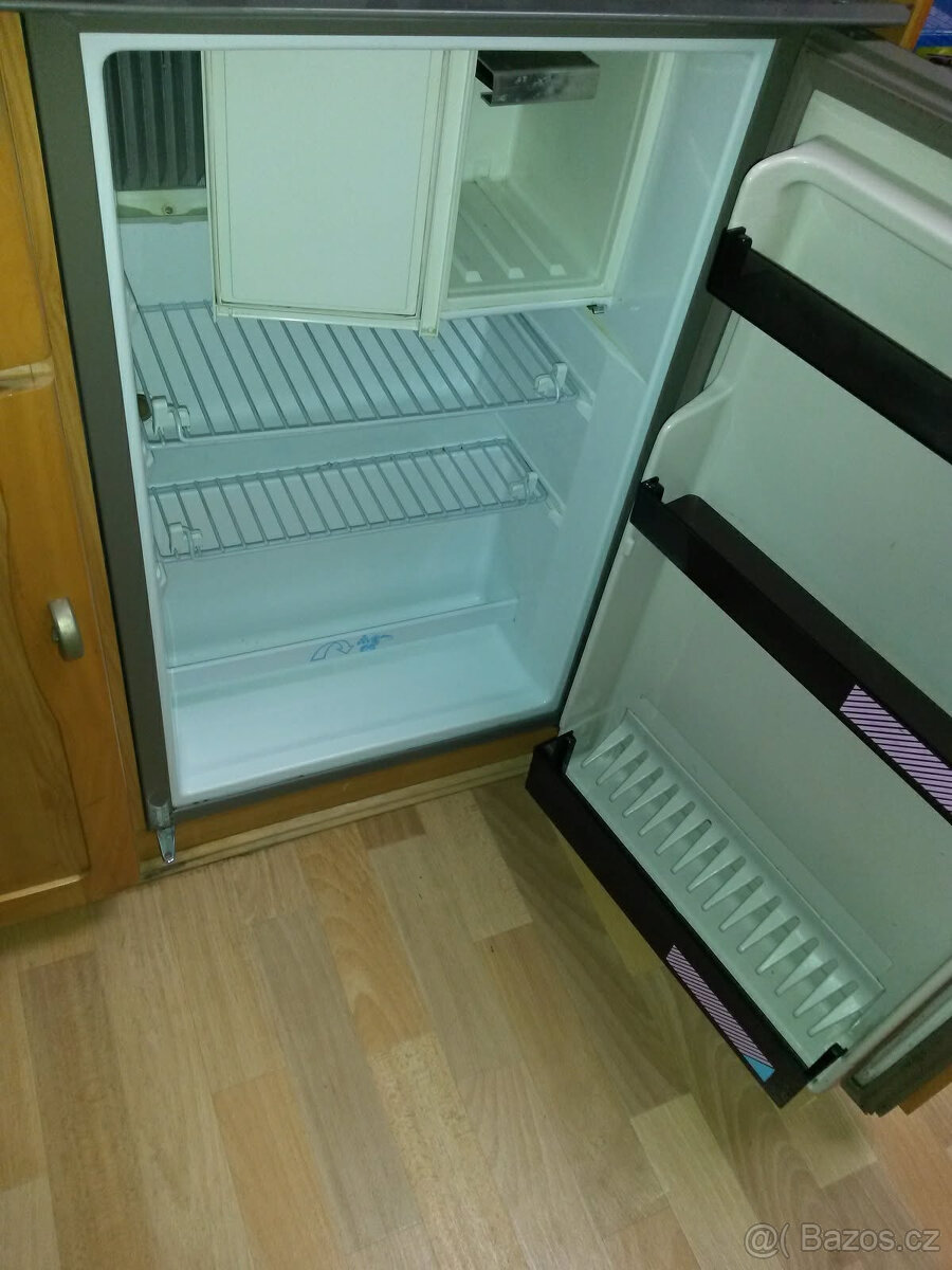 Obytný karavan Eriba Nova 462 - 1200kg - 8