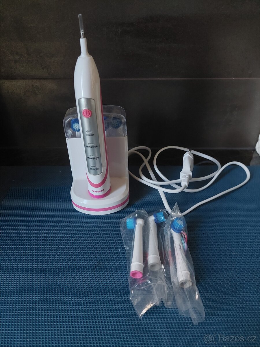 SKŘÍŇKA DO KOUPELNY - 8