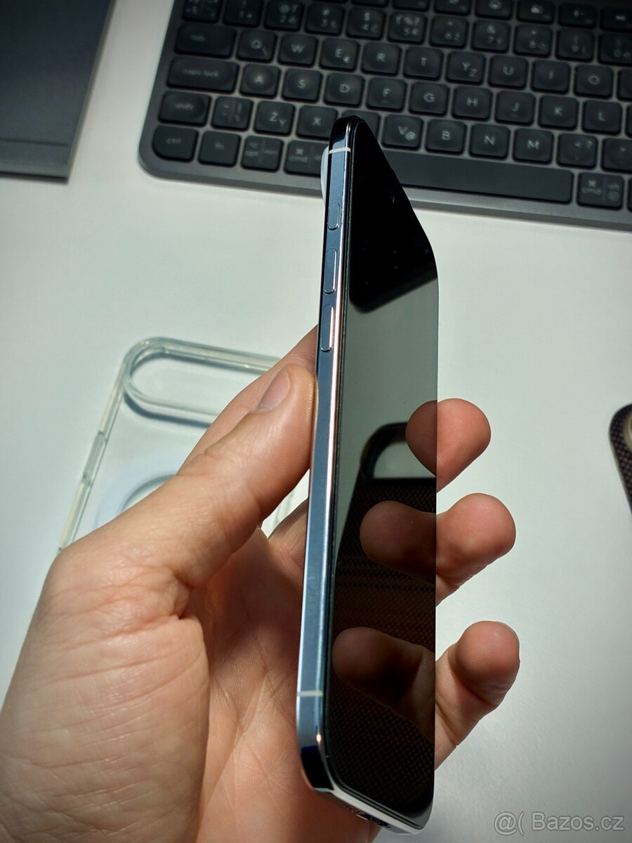 IPhone 17 Air + Pitaka - 8