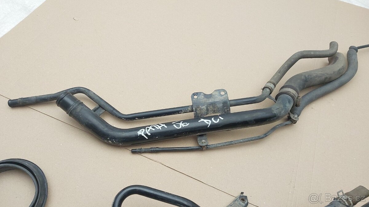 Nissan Pathfinder R51 : Hrdlo nádrže - 8