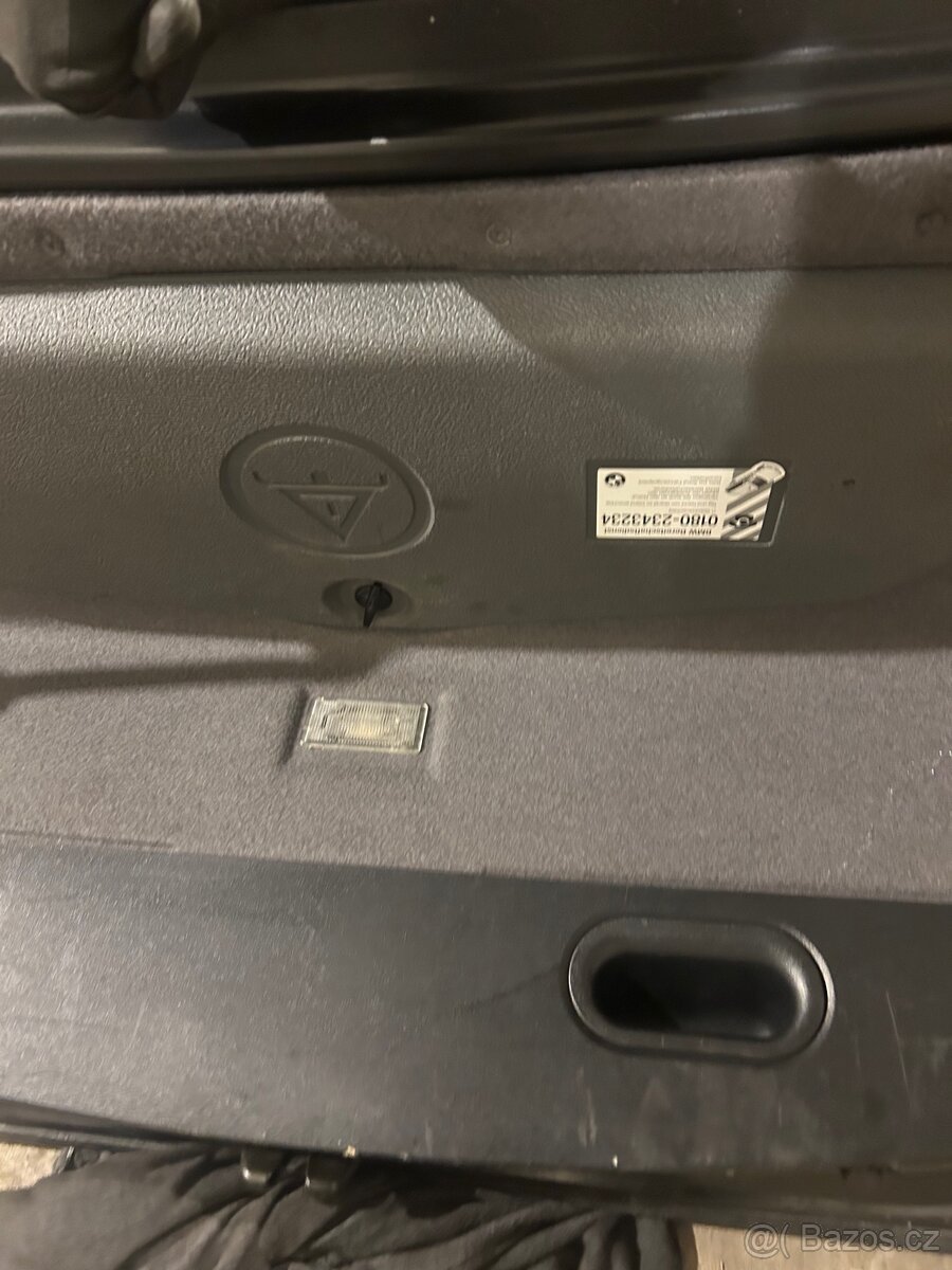 Bmw e39 sedan - zadní víko kufru - 8