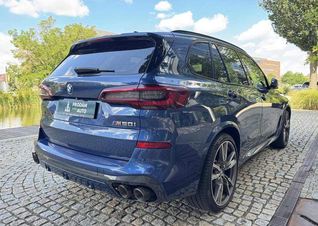 BMW X5, M50i V8 - 8