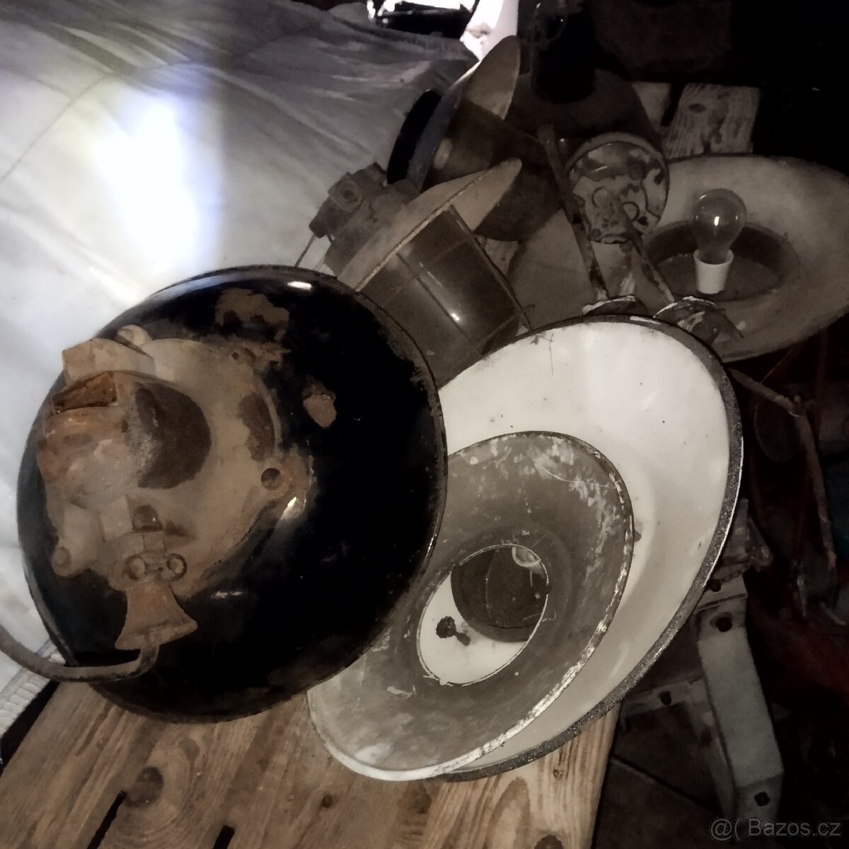 Staré tovarní lampy - 8