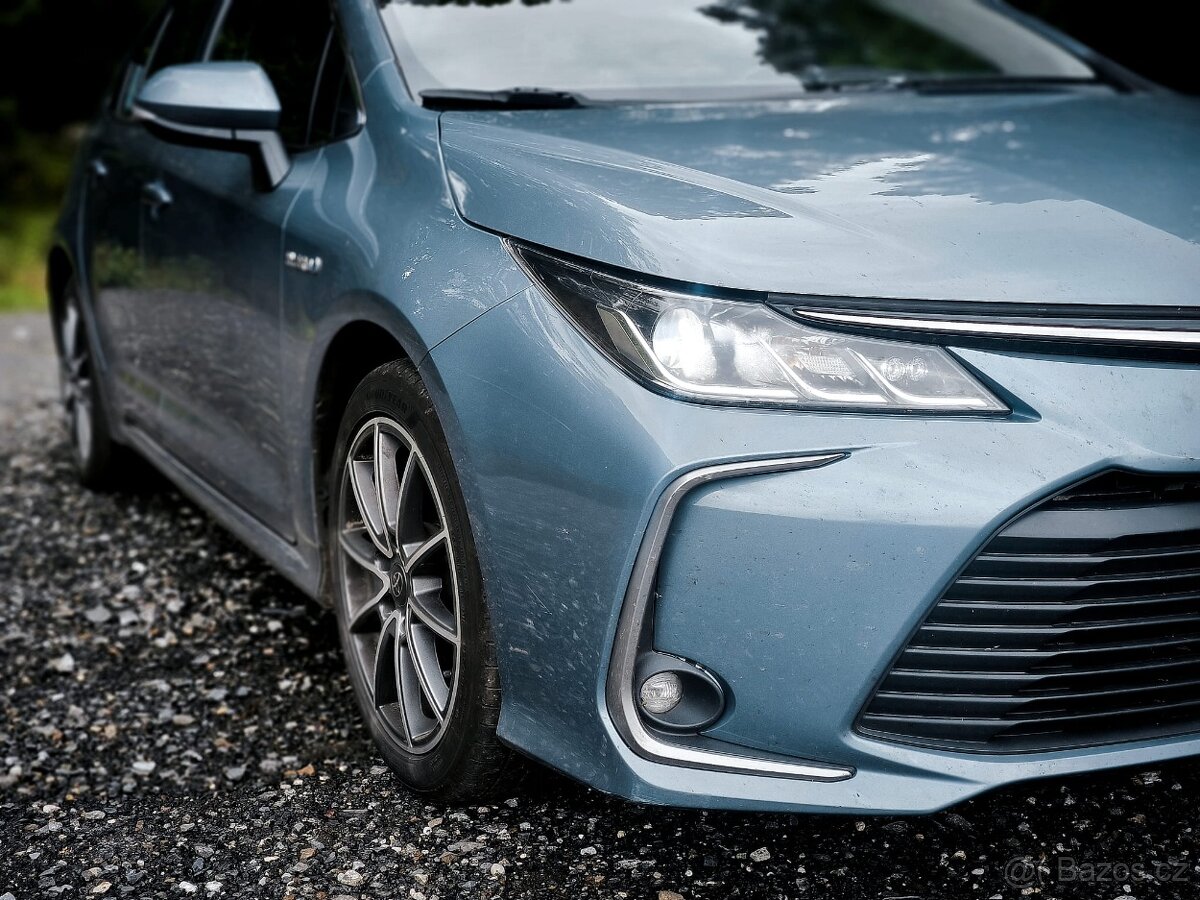 Toyota Corolla 1.8 hybrid, první majitel, rok výroby 2021 - 8
