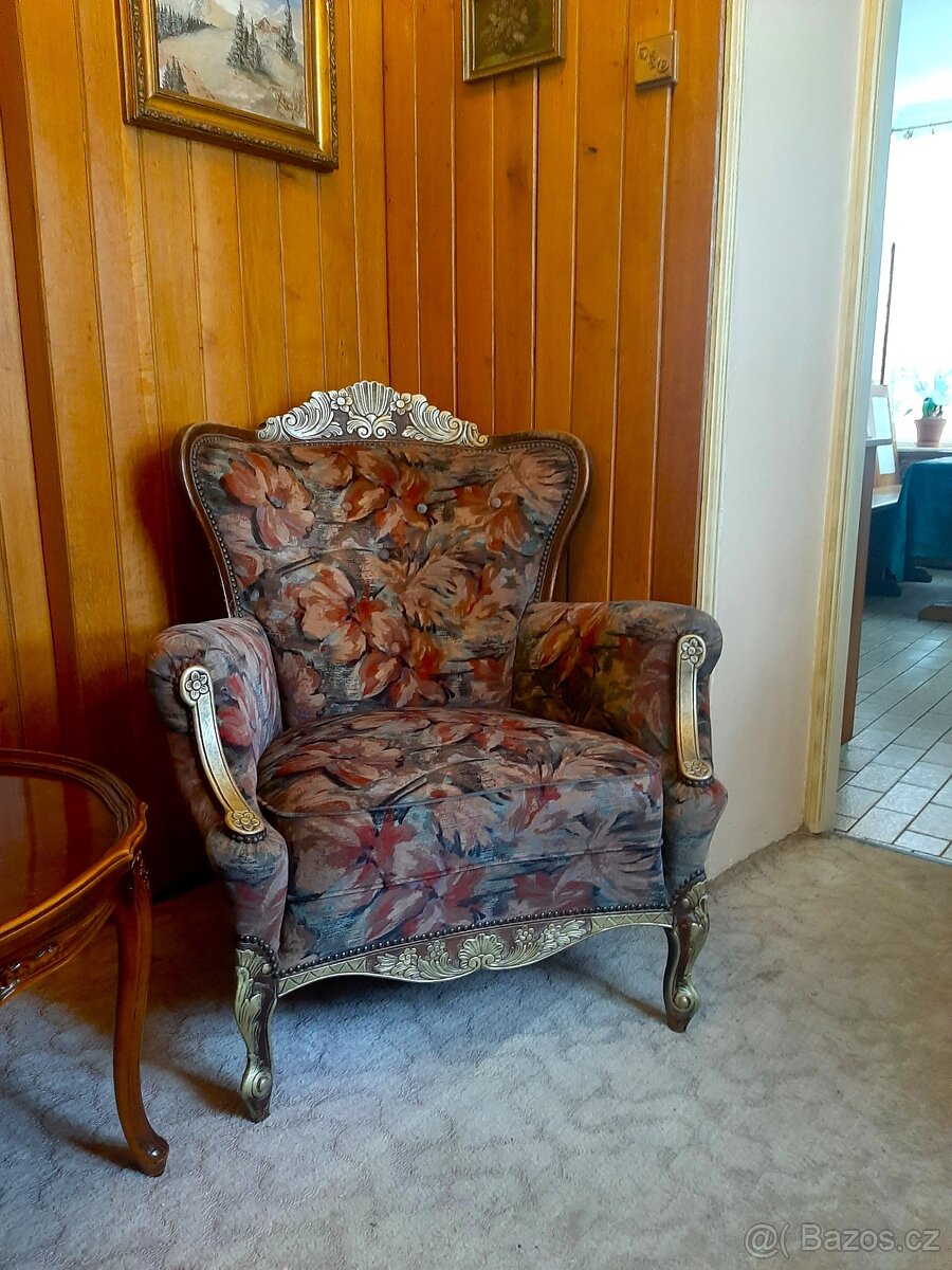 dvě křesla s konferenčním stolíkem - 8