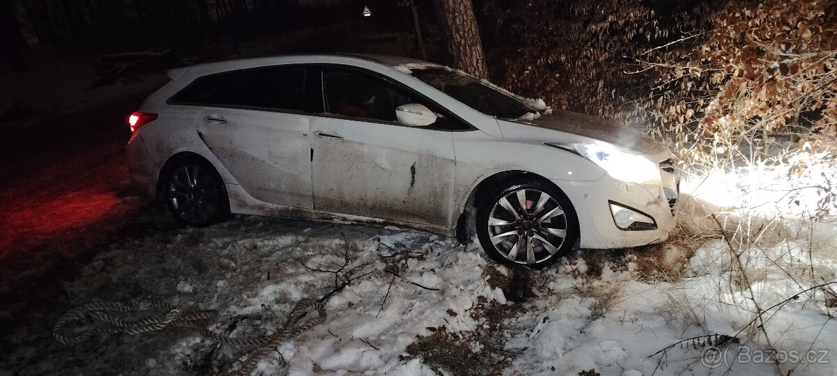 Hyundai i40 16crdi prémium výbava - 8