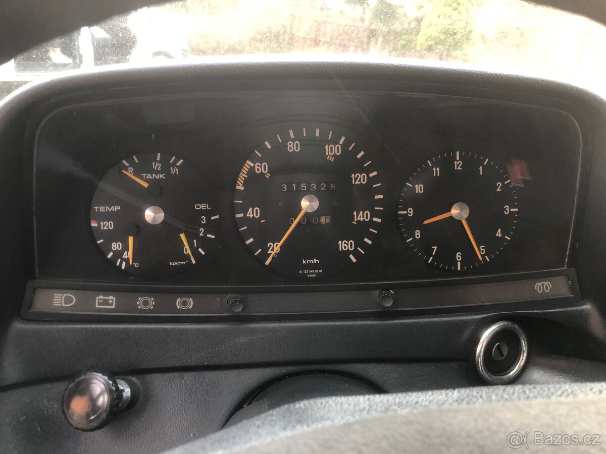 Mercedes-Benz 123 240D - 8