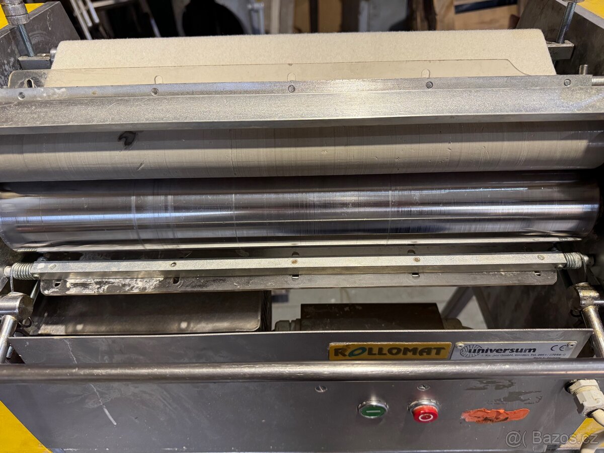 Stroj na rohlíky Rollomat R1 - 8