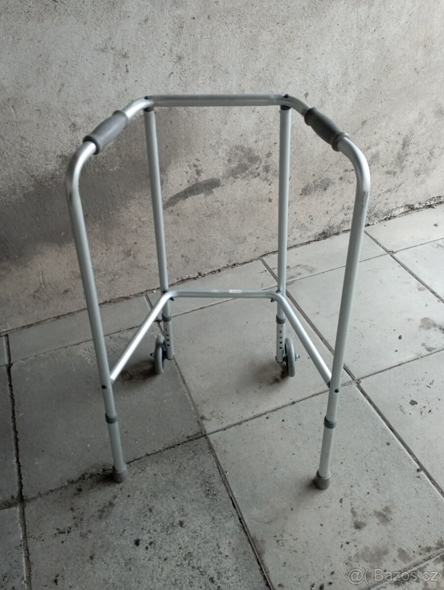 Invalidní vozík, chodítko - 8