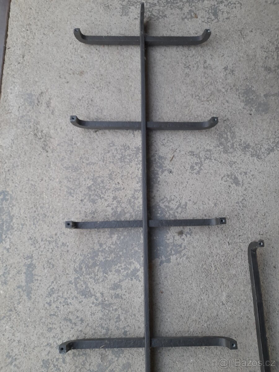 Funkcionalistická mříž na vstupní dveře a na malé okno - 8