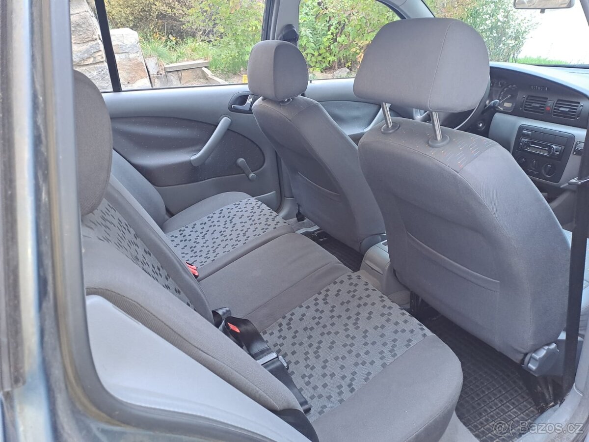 Škoda Octavia Combi 1,6 benzín 75kW - 8