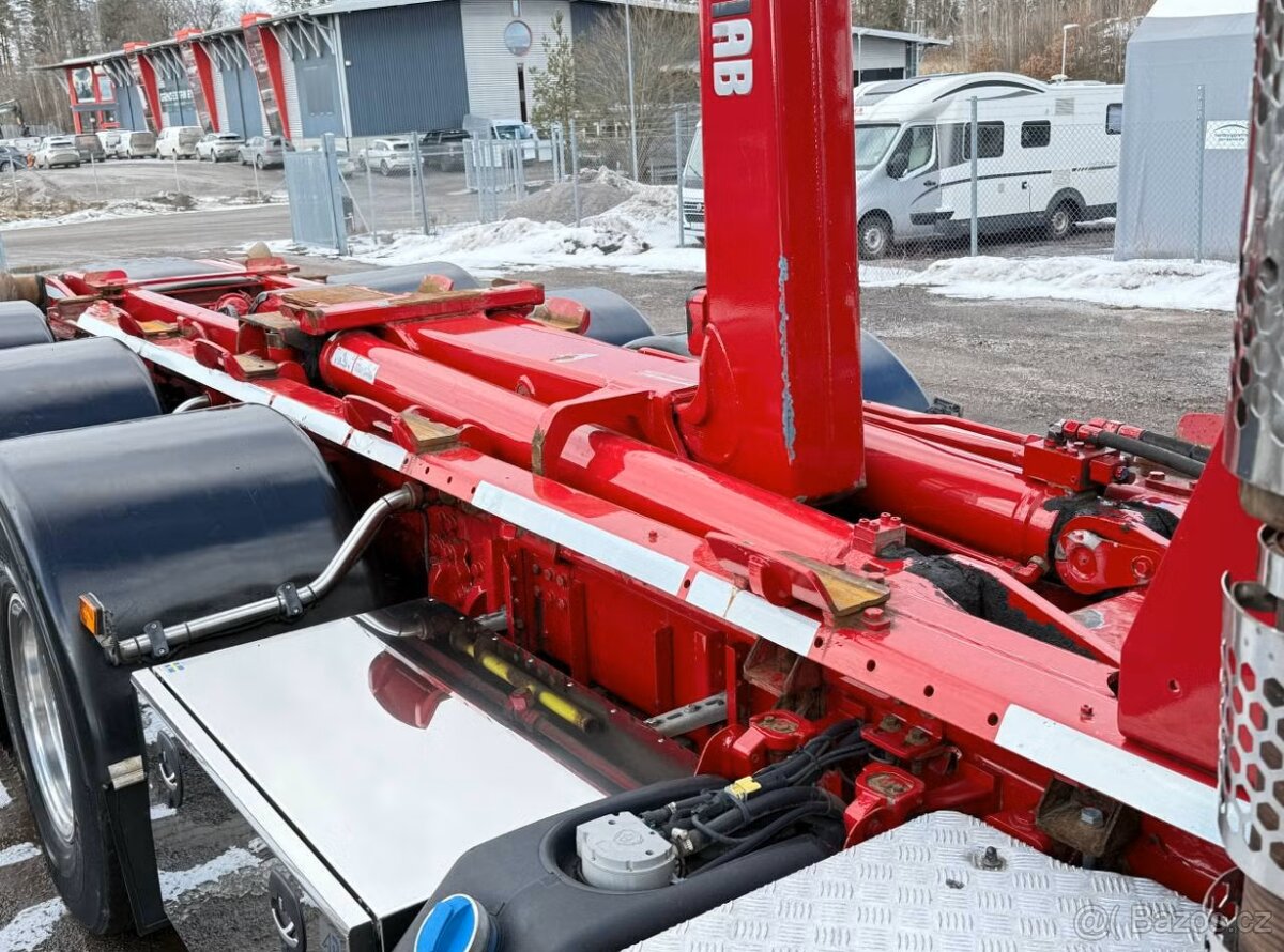 Scania R520 V8 8x4 nosič kontejneru - 8