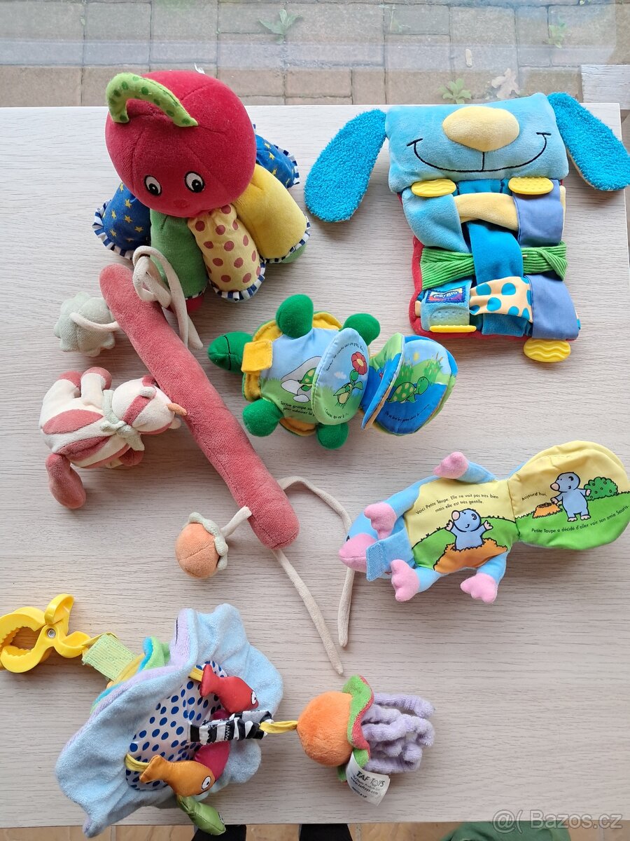 Sada hraček a dalších věcí pro miminka - 8