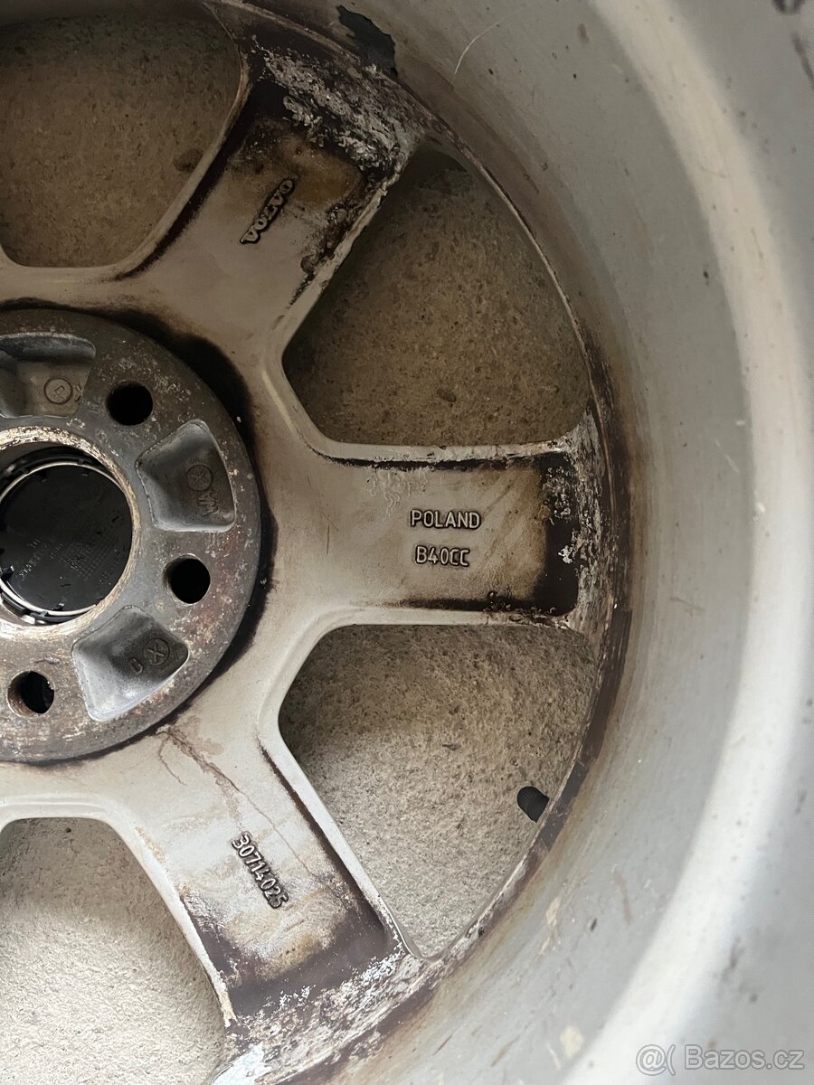 Kola Volvo 235 55 r17 - 8