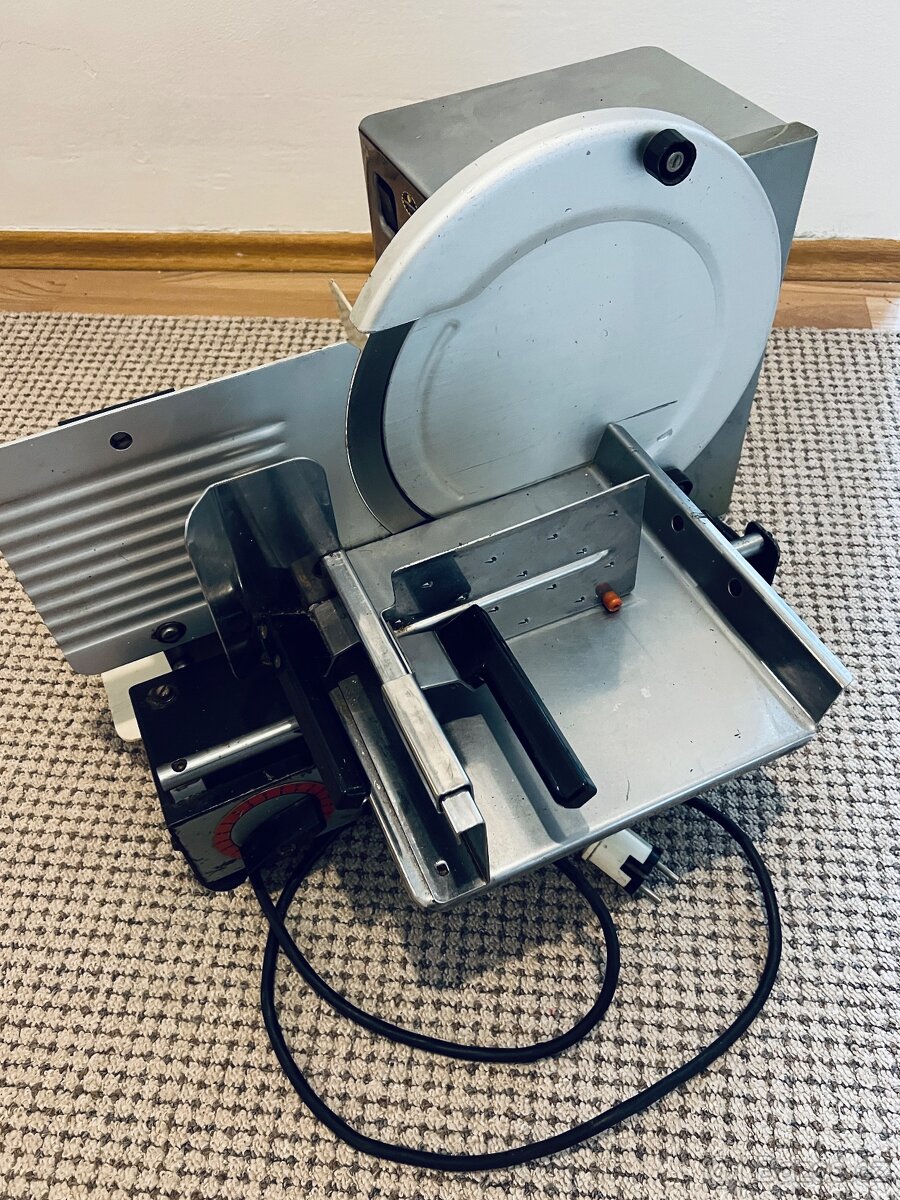 Kráječ, nářezový stroj - 8