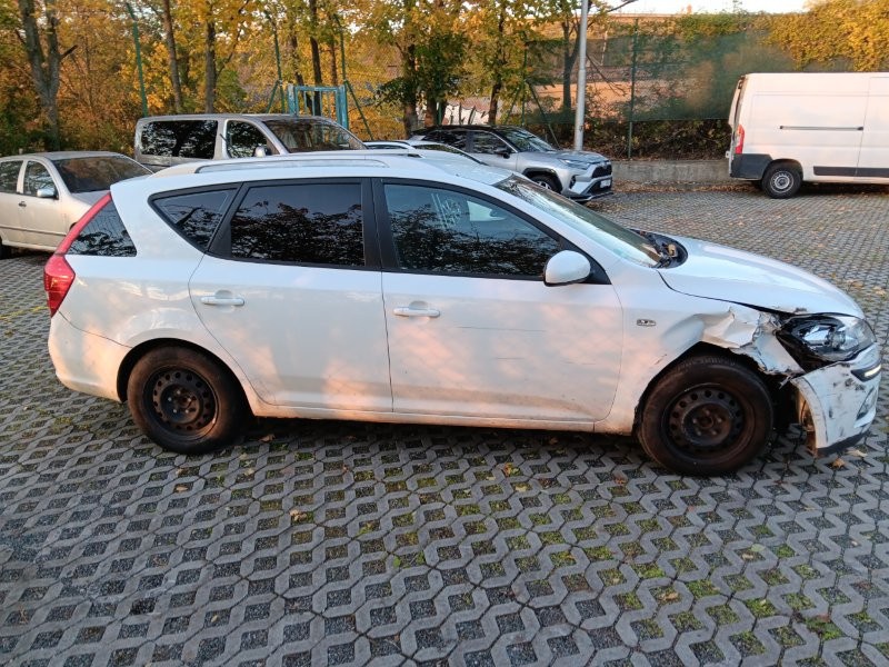 Na díly celý auto KIA CEED 1,4 Benzín - 8