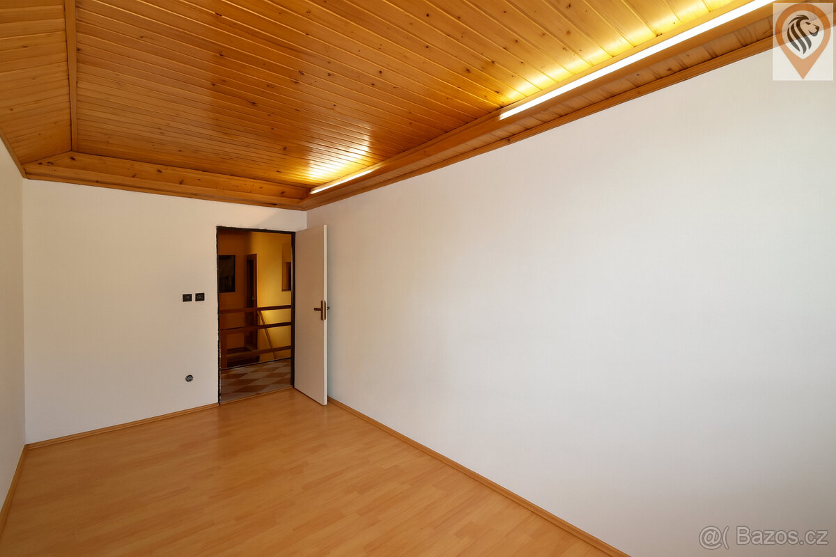 Víceúčelový dům s bytem 5+1 a prostory k podnikání – Šenov u - 8