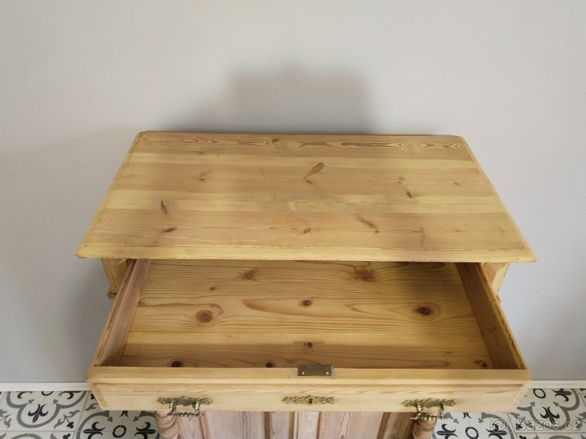 Krásná, stará, skříň, skříňka, vertiko po renovaci - 8