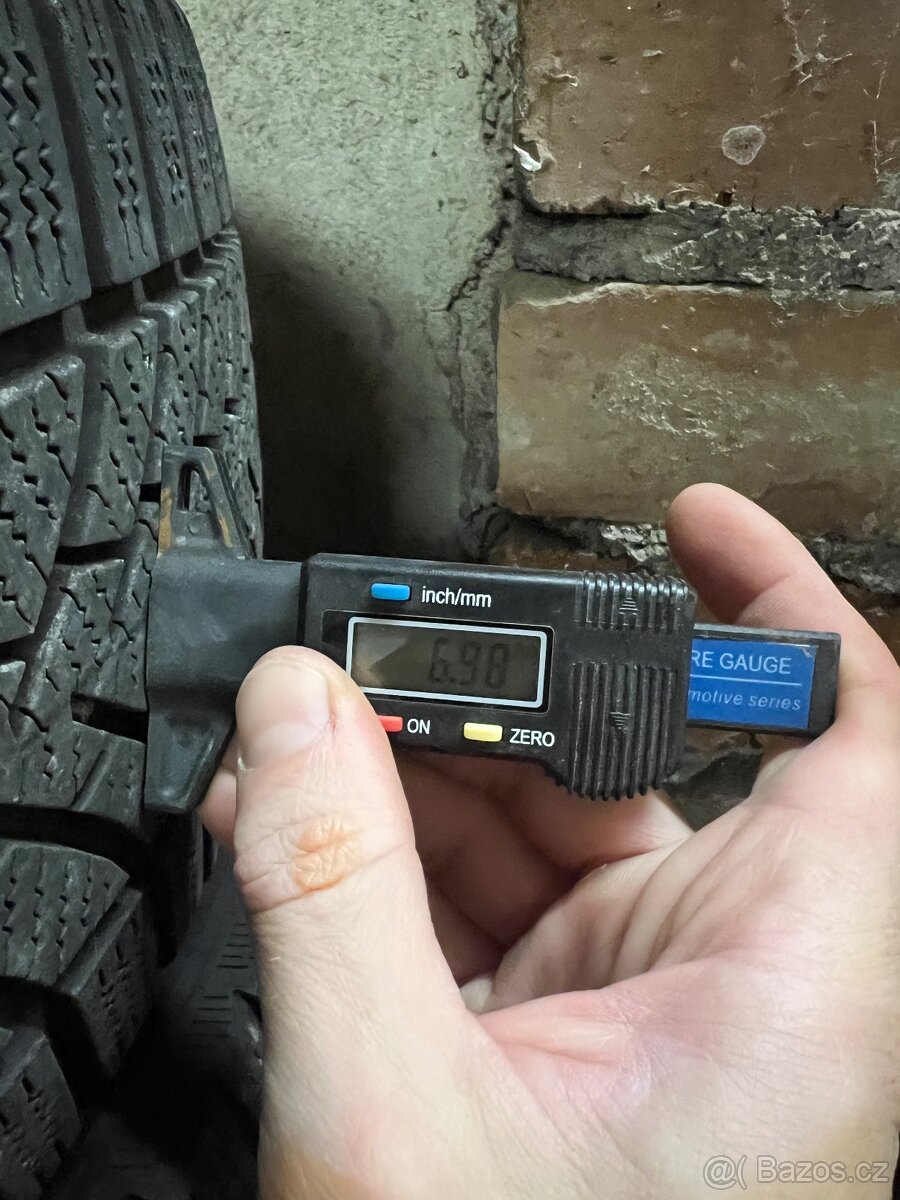 Semperit 215/50 r18 zimní pneu - 8