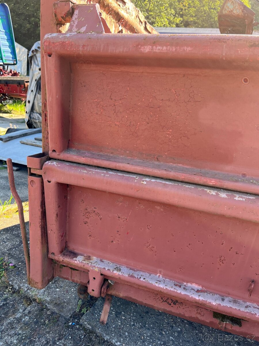 sklápěcí korba T815 - 8