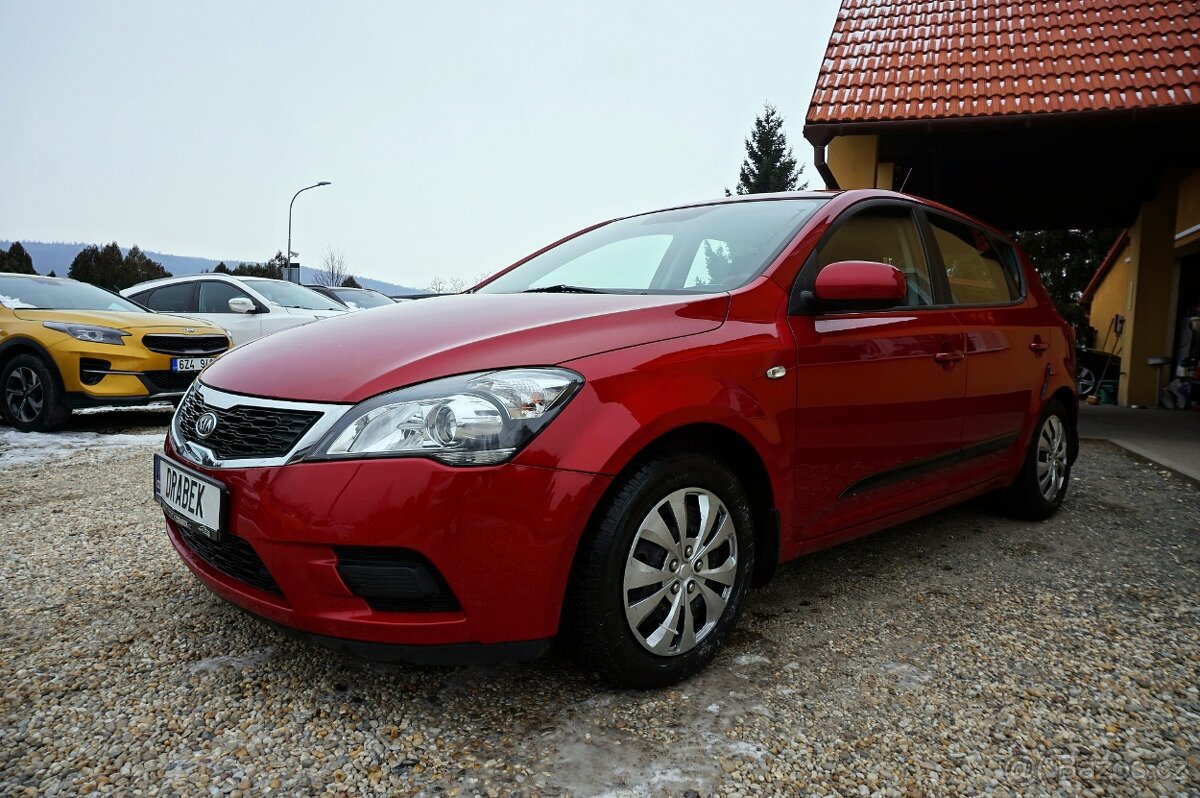 Kia Ceed 1,4 16V 66 kW 2010 HATCHBACK - 8