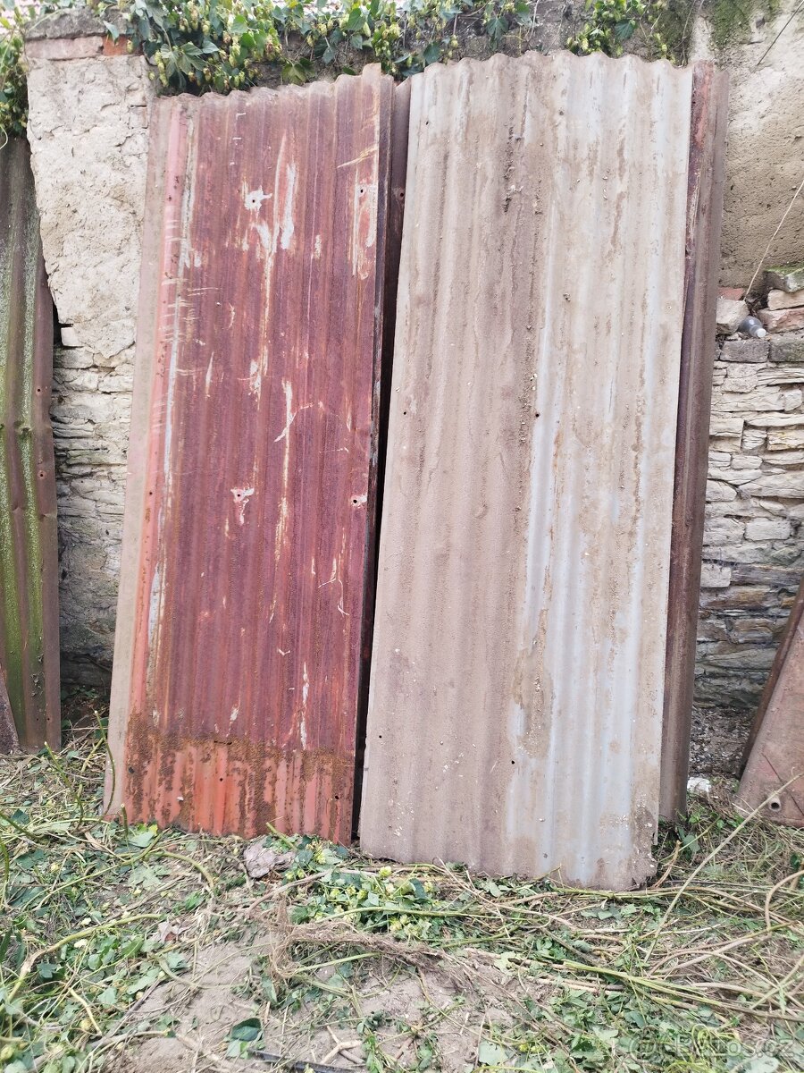 Rozebraná plechová kůlna - 8