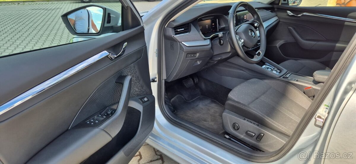 Škoda Octavia Combi 2.0 TDI STYLE First Edition - 8