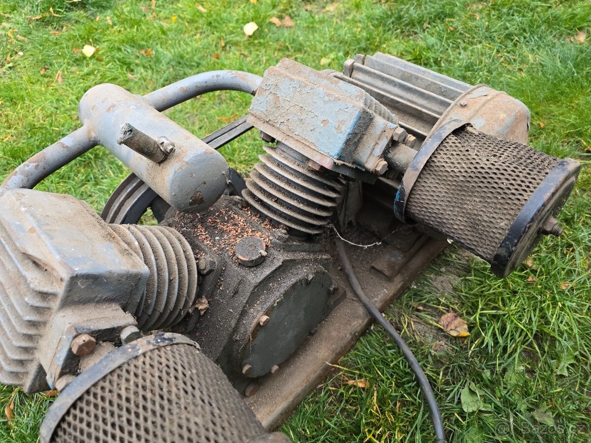 Starý kompresor s elektromorem - 8