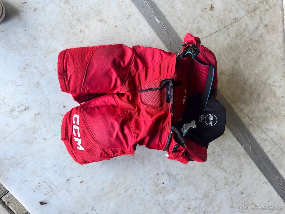 Hokejová výstroj CCM - 8