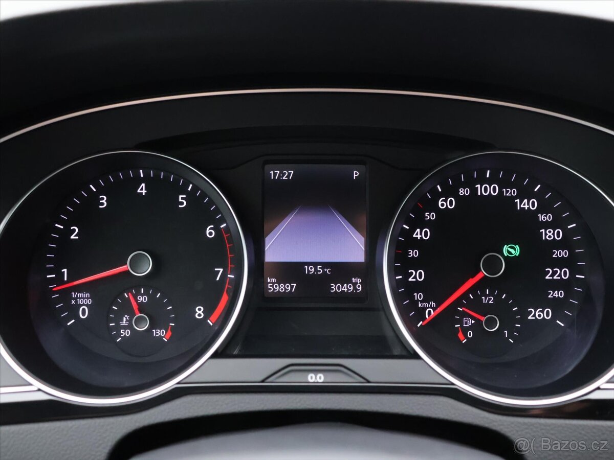 Volkswagen Passat 1,5 TSI 110kW DSG Business CZ (2022) - 8