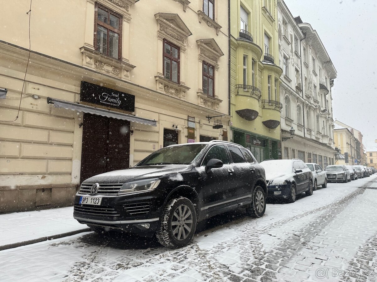 VW TOUAREG R-line, 159 tis. km, serviska, WEBASTO, DYNAUDIO - 8