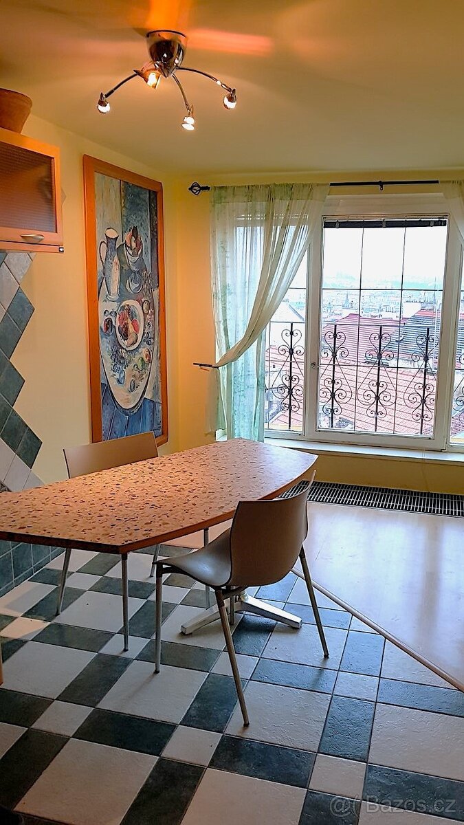 Byt Praha 3 s výhledem na Hradčany - 8